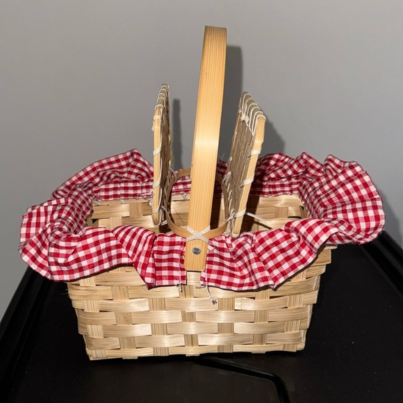 NWOT Spirit Halloween Red and White Gingham Basket - Picture 1 of 2